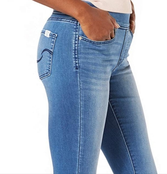 Levi's Perfectly Slimming Pull-On Crop Jeans Womens 12 Blue Mid Rise - Picture 4 of 5